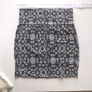 $15/3 Charlotte Russe black and white floral bodycon miniskirt